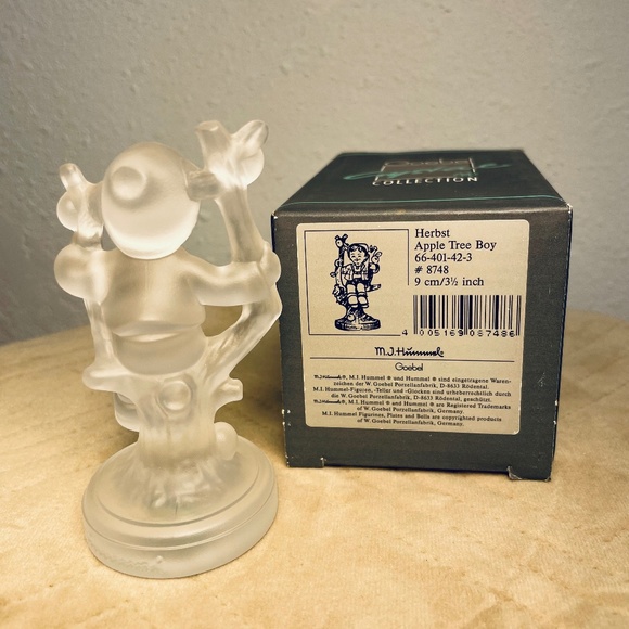 Goebel M.J. Hummel Herbst Apple Tree Boy Crystal Collection Figurine - Picture 2 of 4
